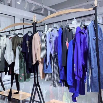 宜興廈門庫(kù)存服裝 零售市場(chǎng)的新機(jī)遇與挑戰(zhàn)